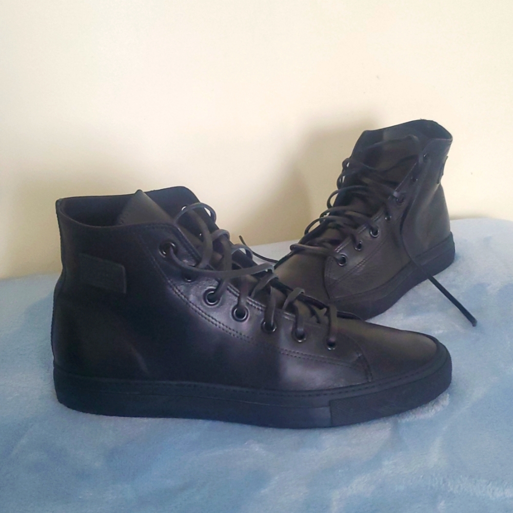 Gucci high top leather sneakers Sz 7